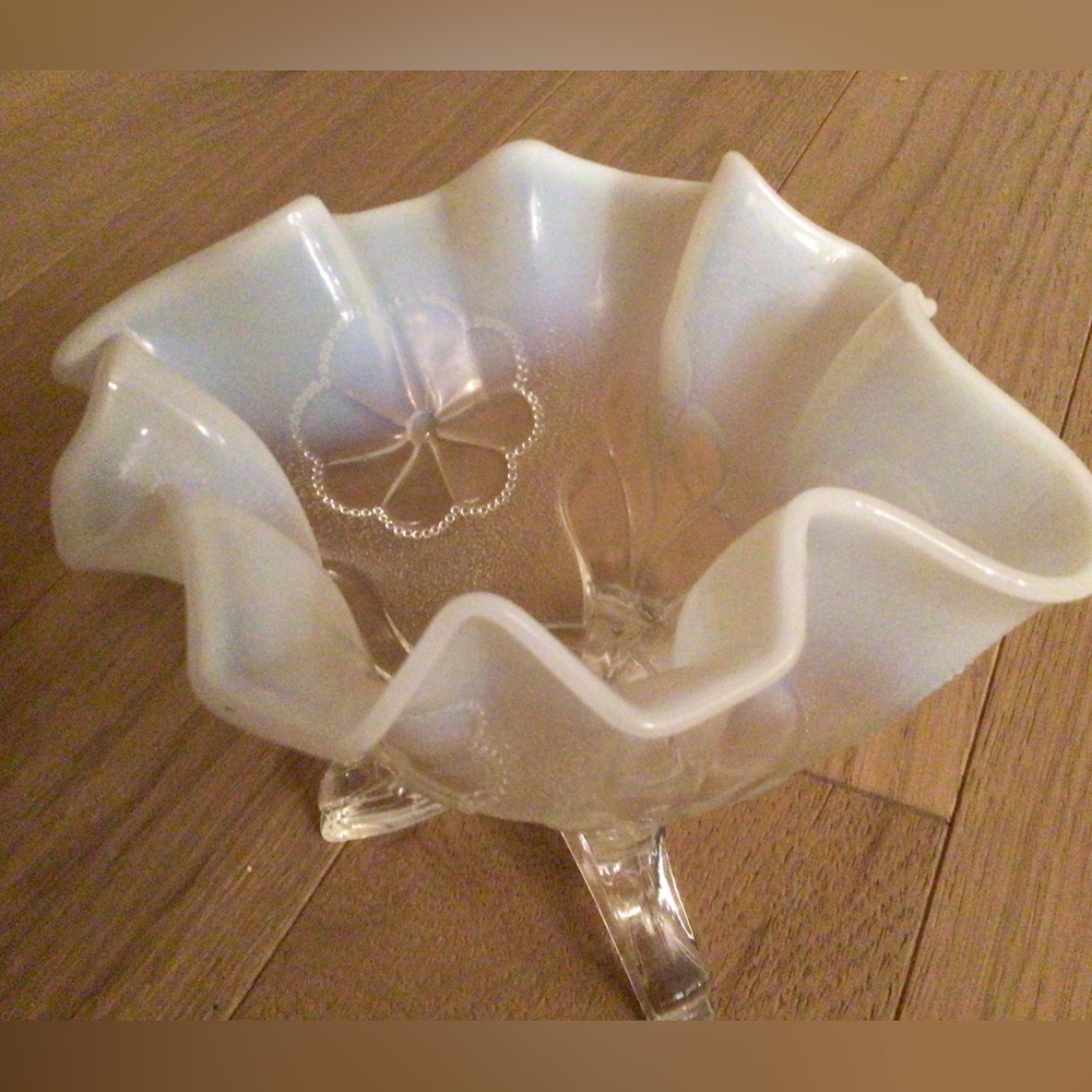 VINTAGE OPALESCENT GLASS TRI-FOOTED RUFFLE CANDY DISH